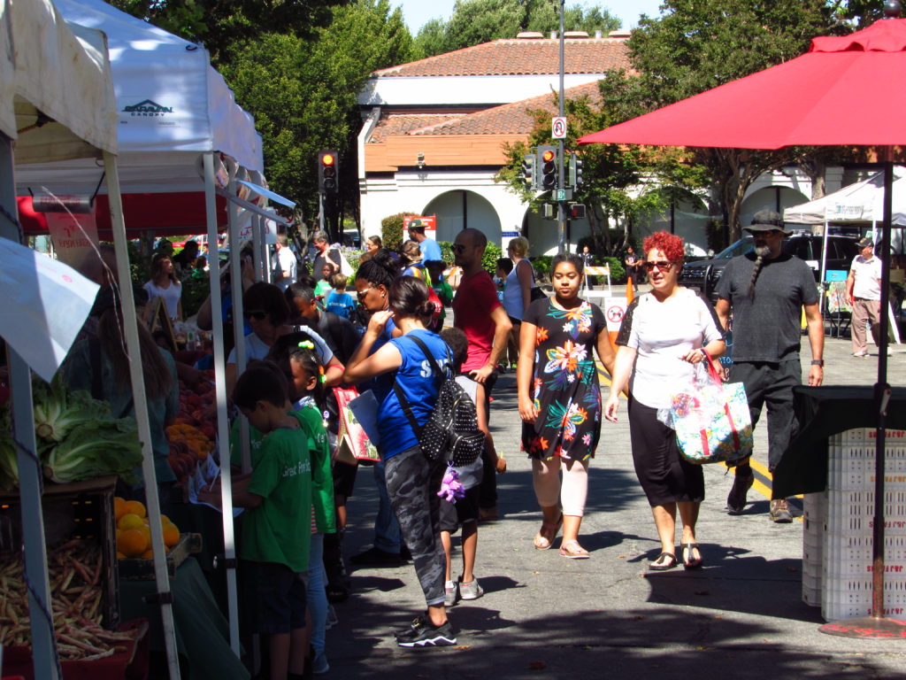 Shoppers at the 2018 Farmers Market